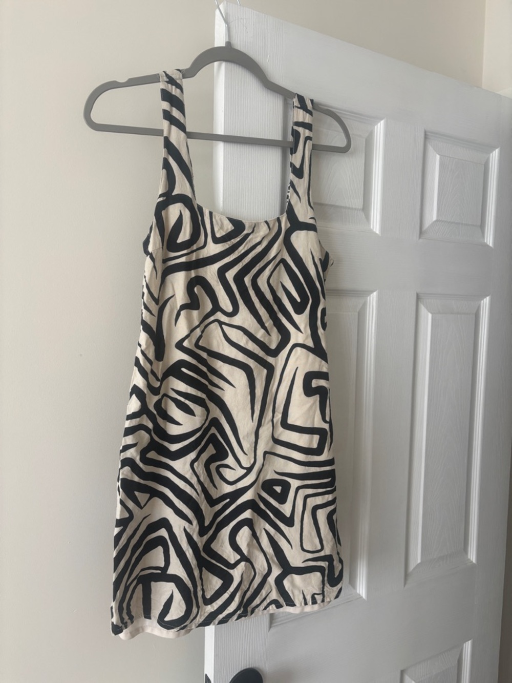 Black & Cream Abstract Print Sleeveless Dress